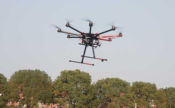 無(wú)人機(jī)駕駛證可以高薪就業(yè),大學(xué)生紛至沓來(lái)