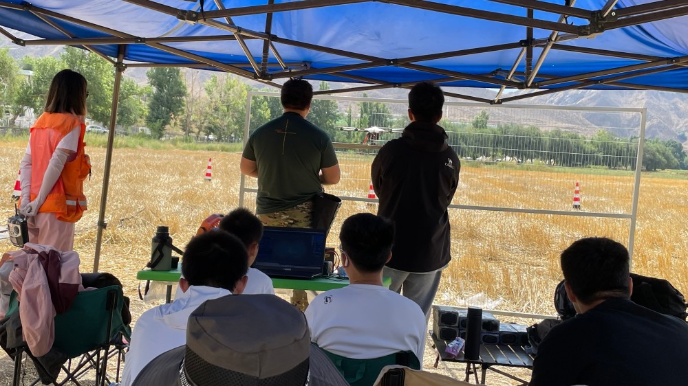 把創(chuàng)意“飛”出來!新疆保華潤(rùn)天無人機(jī)培訓(xùn):你最酷的創(chuàng)作伙伴